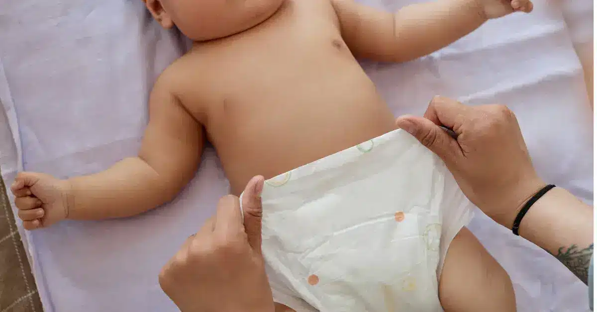 quantas horas um bebê pode ficar com a mesma fralda