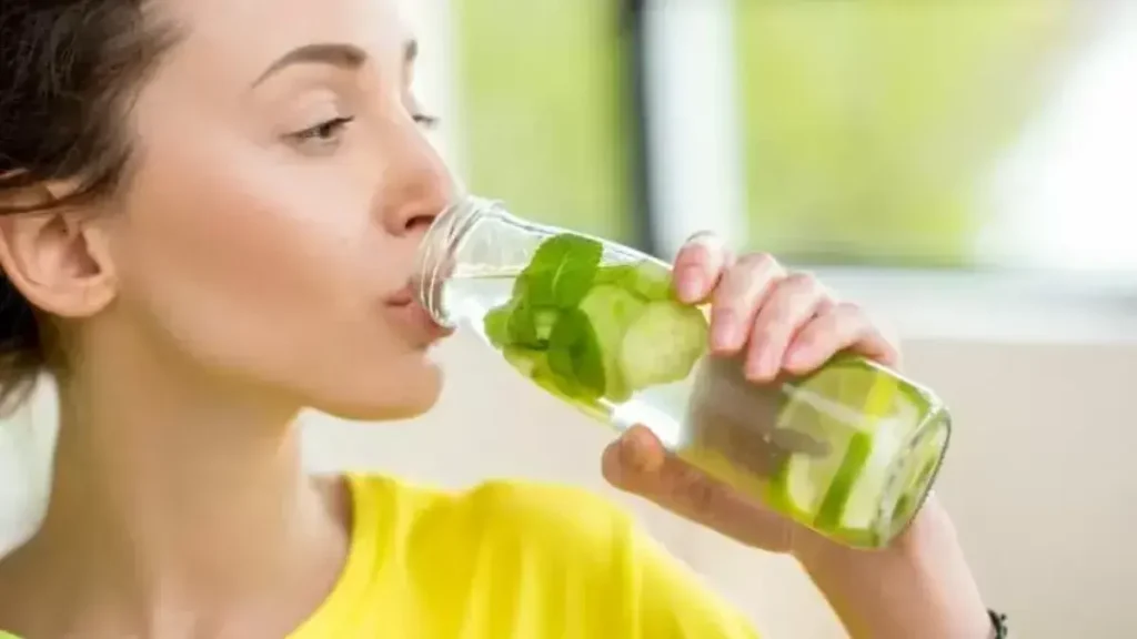 O que acontece com seu corpo ao beber água com limão todos os dias
